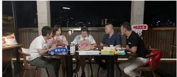徐梦桃朋友圈点赞数惊呆岳云鹏 这是咋情况？