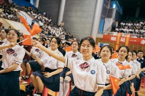 印度一所学校为何现在才举办毕业典礼呢?