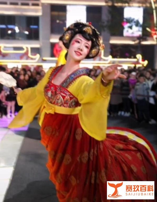 90后大唐不夜城“不倒翁”小姐姐，冯佳晨结婚啦