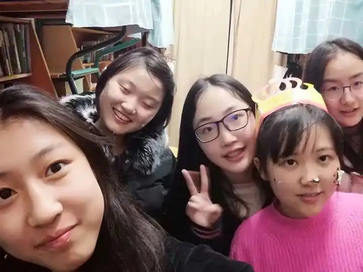 山东大一女生登错学号,为其他同学做了一学期作业,最终是如何发现的?