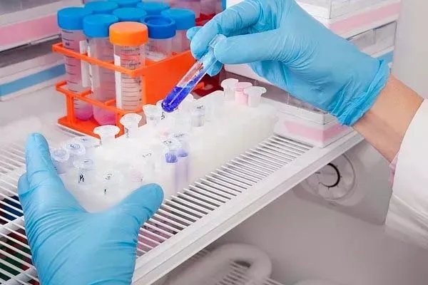万孚生物董秘在朋友圈“大笑”引发争议,大家为何看不惯这位董秘的笑?