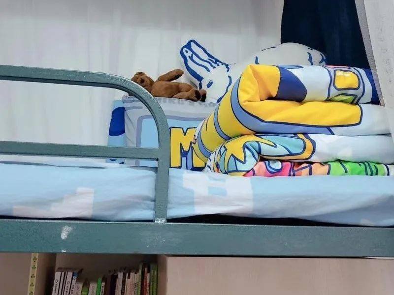 深圳一工业园的女寝频遭男生查房,你觉得这个安排合适吗?