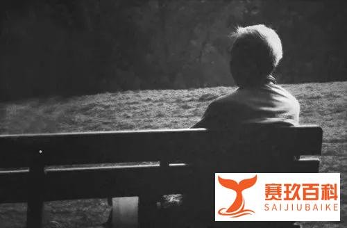 独居老人37年积蓄放家中发霉!心酸背后需要给予独居老人更多关怀