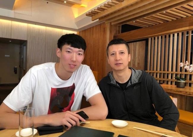 火箭队周琦晒和郭士强合影说了什么？
