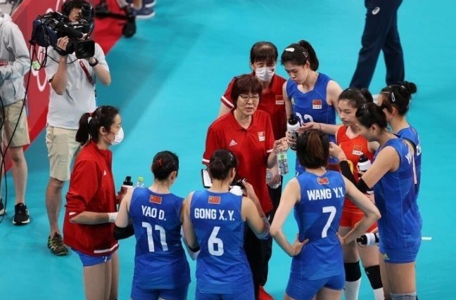 你怎样看待东京奥运会中国女排的提前出局？有没有美国的套路？