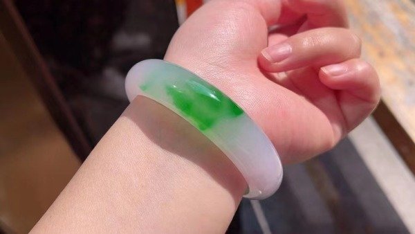 冰糯种翡翠属于什么档次的翡翠