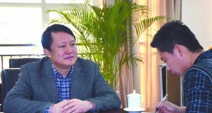 山东胶州市民政局长坠楼，他生前的贡献有哪些？