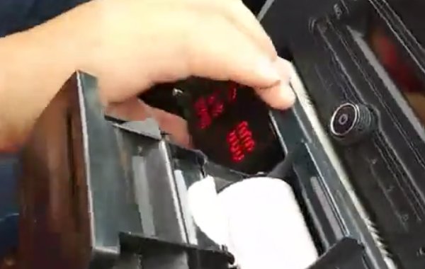 出租车计价器打印纸怎么换？