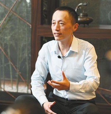 万科董事长自曝订机票不买头等舱，你如何看待这件事？