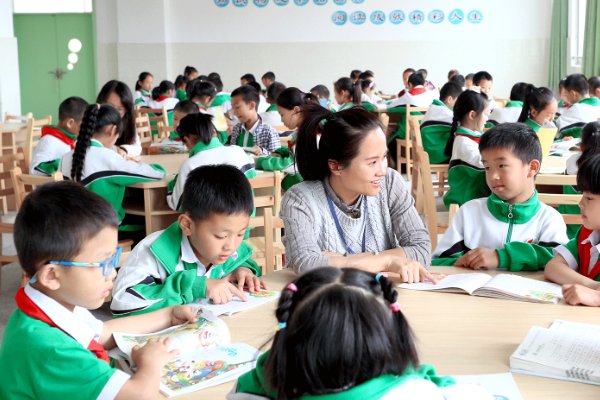 教师关爱学生包括哪些内容？