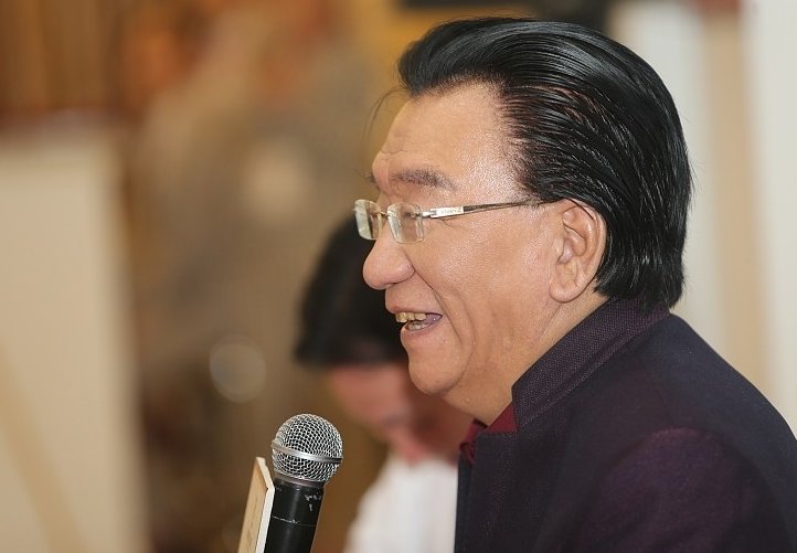 侯耀华发声明澄清捐款30元传闻,你怎么看待这次老艺术家口碑崩塌的事件?