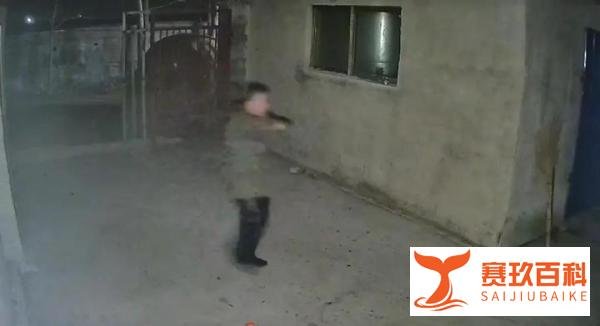 山东曲阜男子持刀入室行凶致一死一伤，其父亲打听口风露出破绽，凶手当晚落网