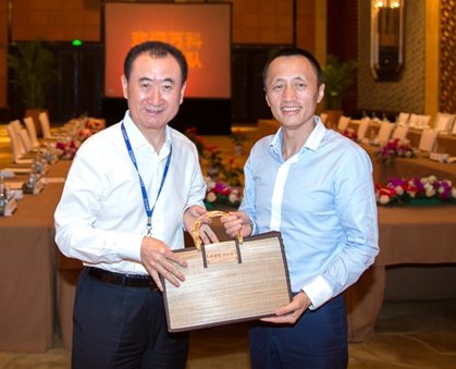 万科董事长自曝订机票不买头等舱,你如何看待这件事?