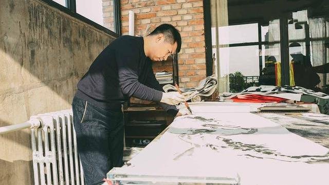 背叛郭德纲,婚内出轨的何云伟现在过得怎么样了?