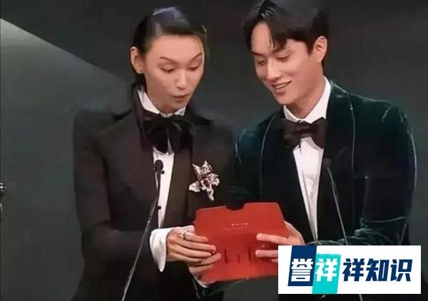 颁奖礼念不出得奖人名字 女演员道歉：当面承认不认识字，不丢人。