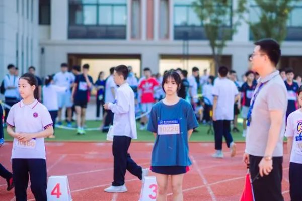 北京拔萃双语学校的学费是多少？
