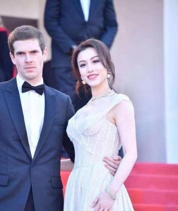 与刘翔离婚8年后，葛天终于说出“裤裆藏雷”的秘密：我身不由己