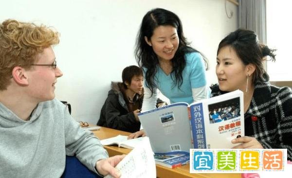 “这也妹有口音啊”,日本中文教材火了,网友:宇宙的尽头是东北