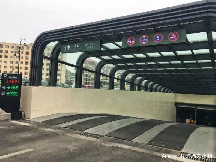小区一业主买下556个车位,他到底想干嘛?