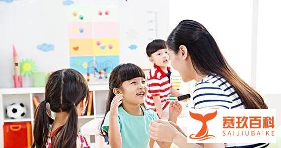 幼师恐吓排队小朋友，还让假笑摆拍，教育局回应：涉事老师被辞退