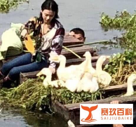 马思纯周冬雨的感情有多好你知道么？相爱相杀是家常便饭