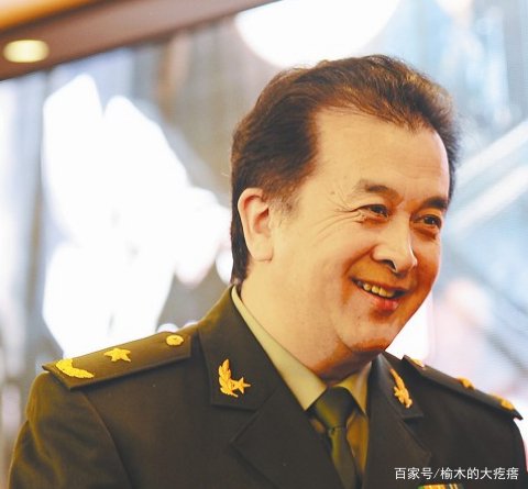 黄宏为什么被免职