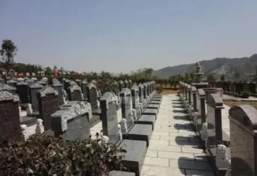 安徽一县殡仪馆群发“温馨”短信,居民称“瘆得慌”,为何这么做呢?