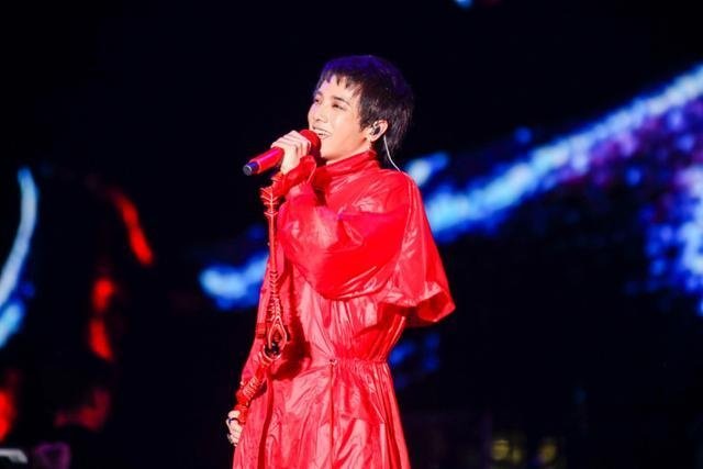 华晨宇的演唱会成了万人蹦迪的现场,现场的观众们是什么反应?
