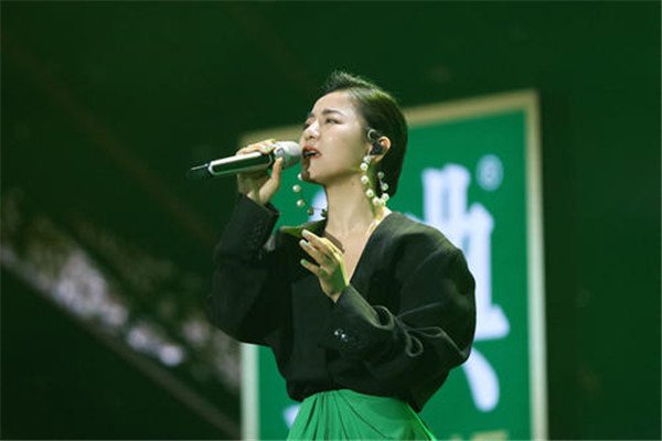 丁当与评委杜华意见相左，公开喊话背后孰是孰非？