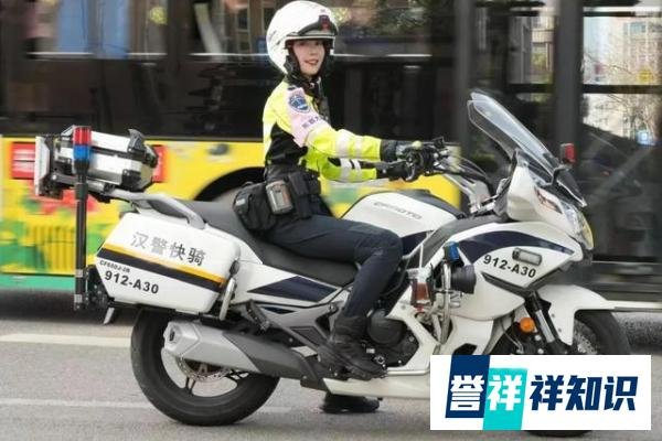 武汉90后温柔女交警回应走红:入职5年,还当过高铁列车长
