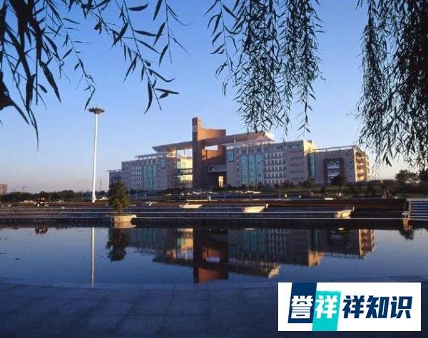女生作弊被抓反拍视频曝光监考官，学校回应：正在核实！