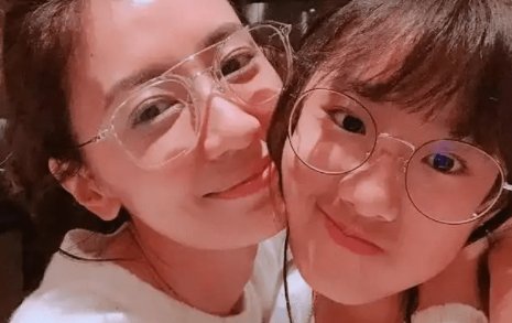 贾静雯的女儿骂脏话被指没家教,本人回应直接怒怼网友,怎么回事?