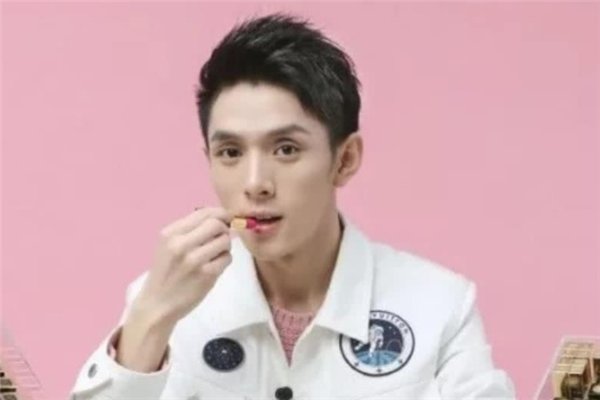 李佳琦回应带货新规，直播带货被规范是为了保护消费者吗？