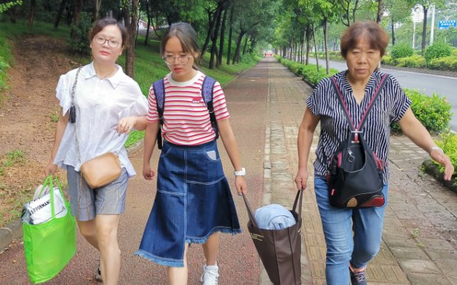 送孩子上大学离别时父母心情说说