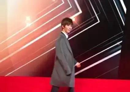 出过书，当过导演，做过嘉宾，但郭敬明的身高，是过不去的梗