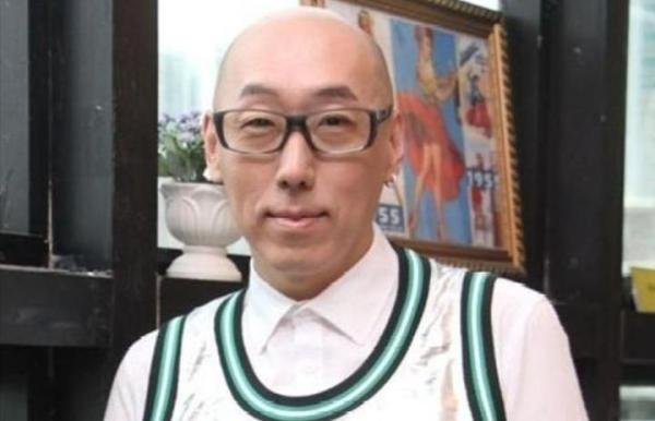5月18日，59岁资深男港星张学润烧炭自杀