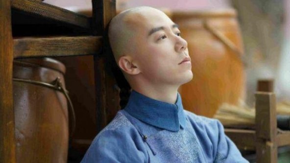 延禧攻略中太后是一个心狠手辣的人，那么她为什么不杀袁春望？