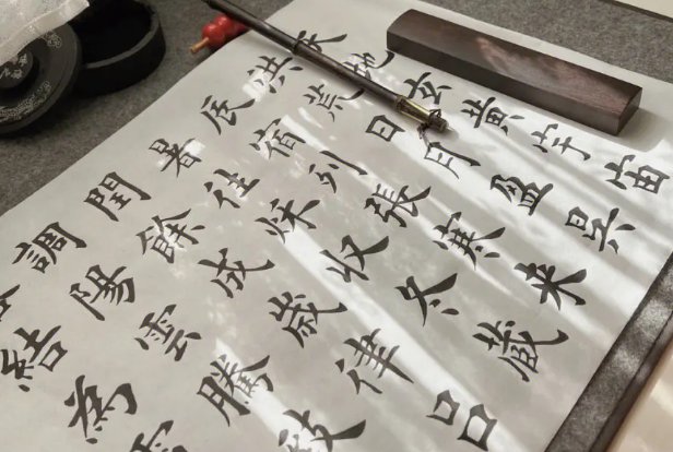 葱郁的近义词是什么
