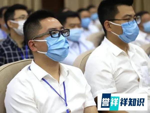 公职人员被儿子举报出轨朋友妻子，官方：涉事人已停职，正在调查