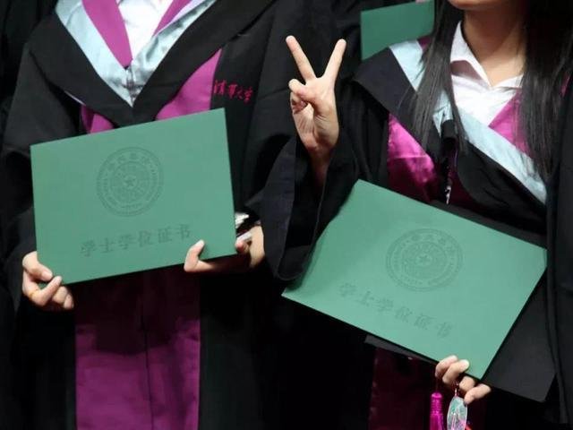 211本科生就不能当司机?十几年寒窗苦读,做专职司机就是屈才吗?