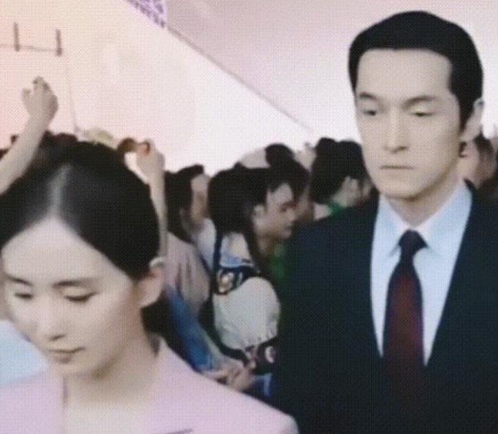 刘诗诗胡歌后台相聚,相视一笑,是不是我们青春回来了?