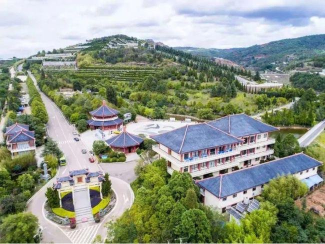 昆明一陵园推出“墓地按揭贷”，你怎么评价商家的这种行为？