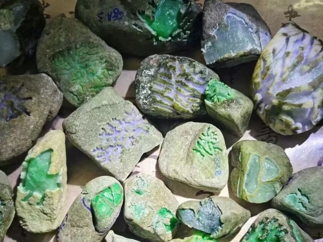 缅甸翡翠原石在哪里挖