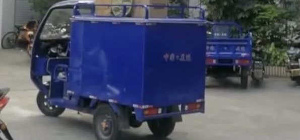 东莞一男子坠楼砸中快递员均死亡，涉事快递公司对此事有何回应？