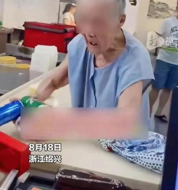 免费用餐半年,因一块豆腐,98岁老太怒砸店铺