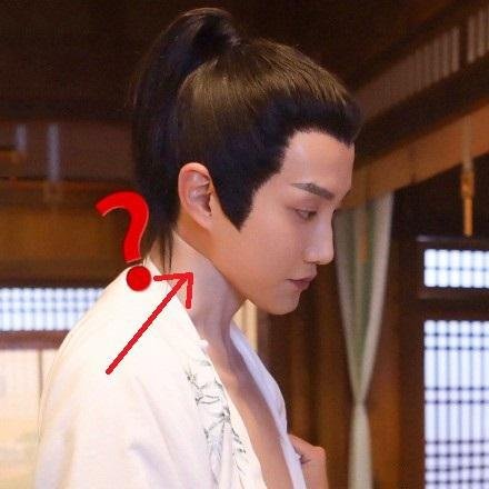 如何看待假腹肌在好莱坞盛行,在国内却被抵制一事?