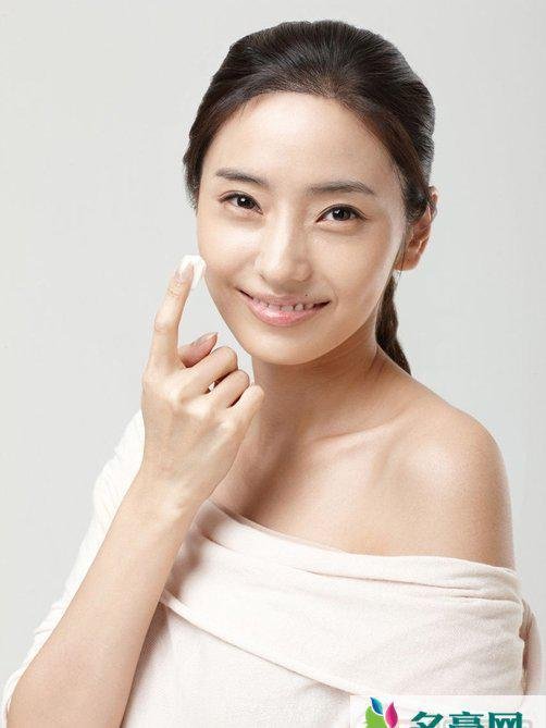 韩彩英结婚了吗 韩彩英崔东俊婚纱照
