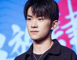 媒体：中国文艺需要不拘一格降人才，易烊千玺考编为何能引起轰动？