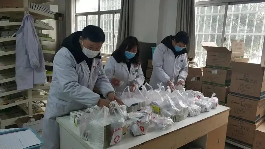 河北一男子将上门送药志愿者打出血被拘,双方到底是因何发生争执的?