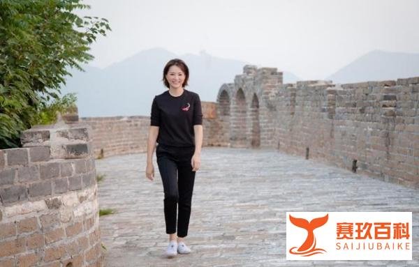 46岁的董卿，身材碾压当红小花，坦言：生活中无时无刻不在减肥